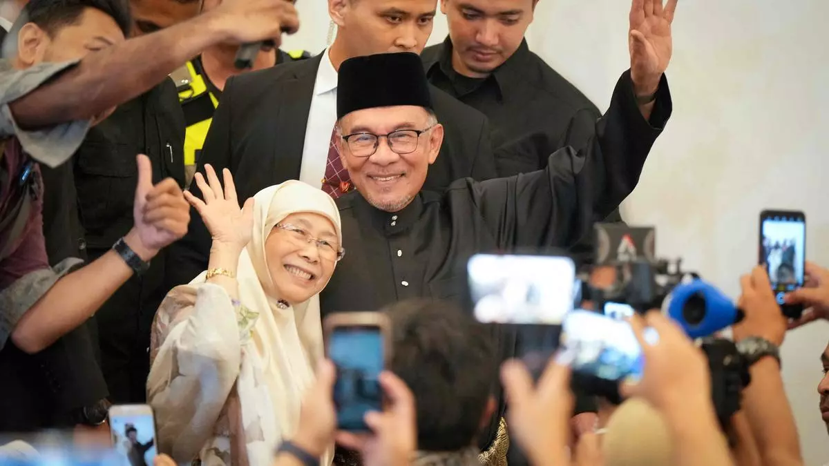 Anwar Ibrahim Takes Charge As Malaysia Pm Frontline