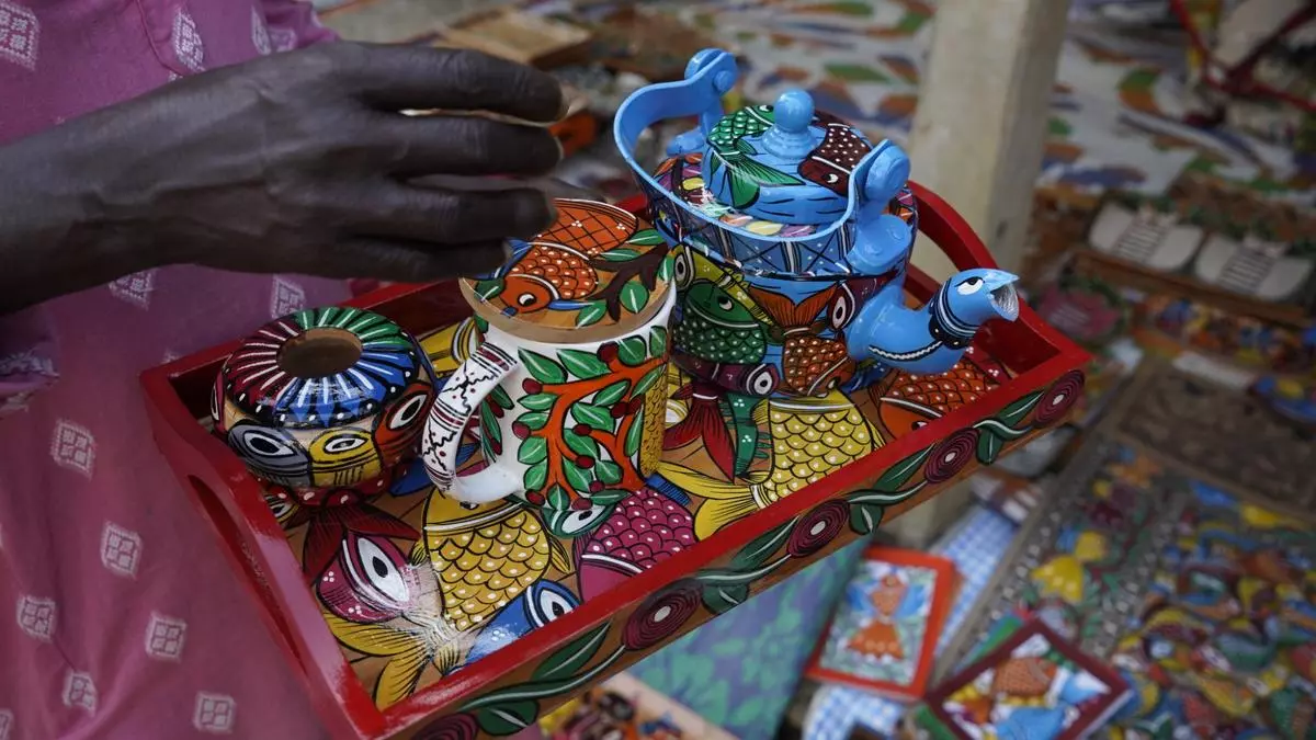 Patuas are now painting on household articles such as trays, coasters, mugs, kettles. These are popular and lucrative and help to keep the tradition alive.