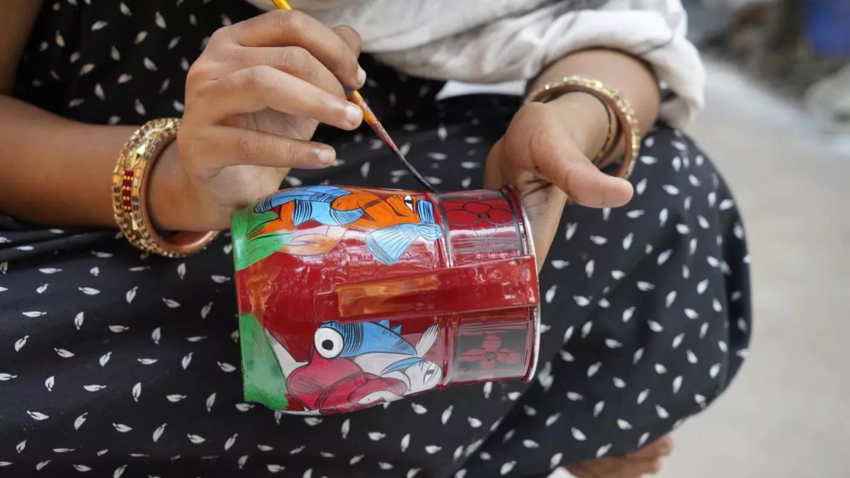 Patuas are now painting on household articles such as trays, coasters, mugs, kettles. These are popular and lucrative and help to keep the tradition alive.