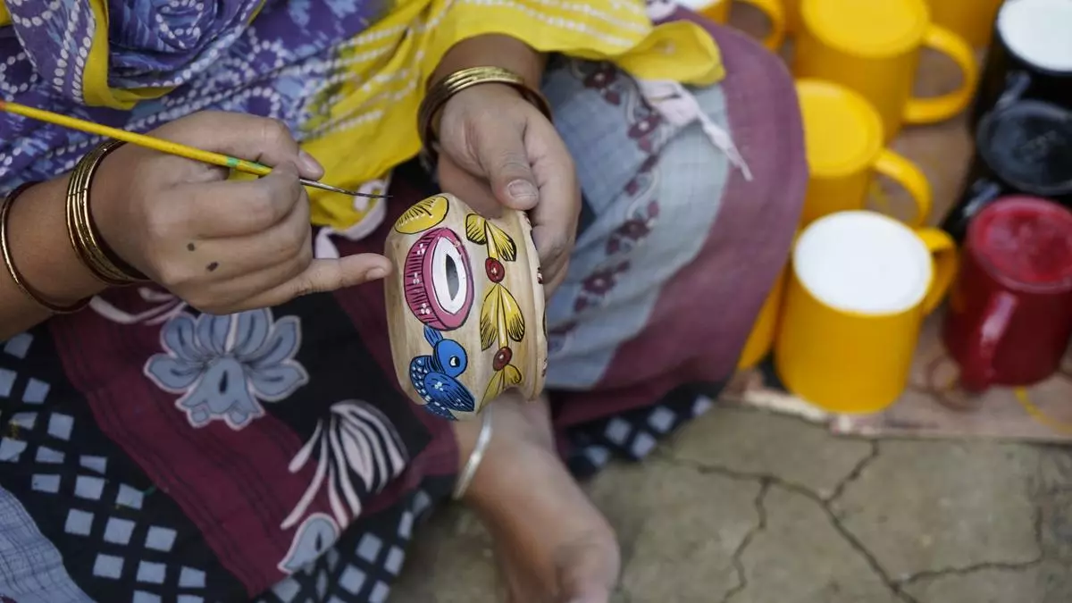 Patuas are now painting on household articles such as trays, coasters, mugs, kettles. These are popular and lucrative and help to keep the tradition alive.