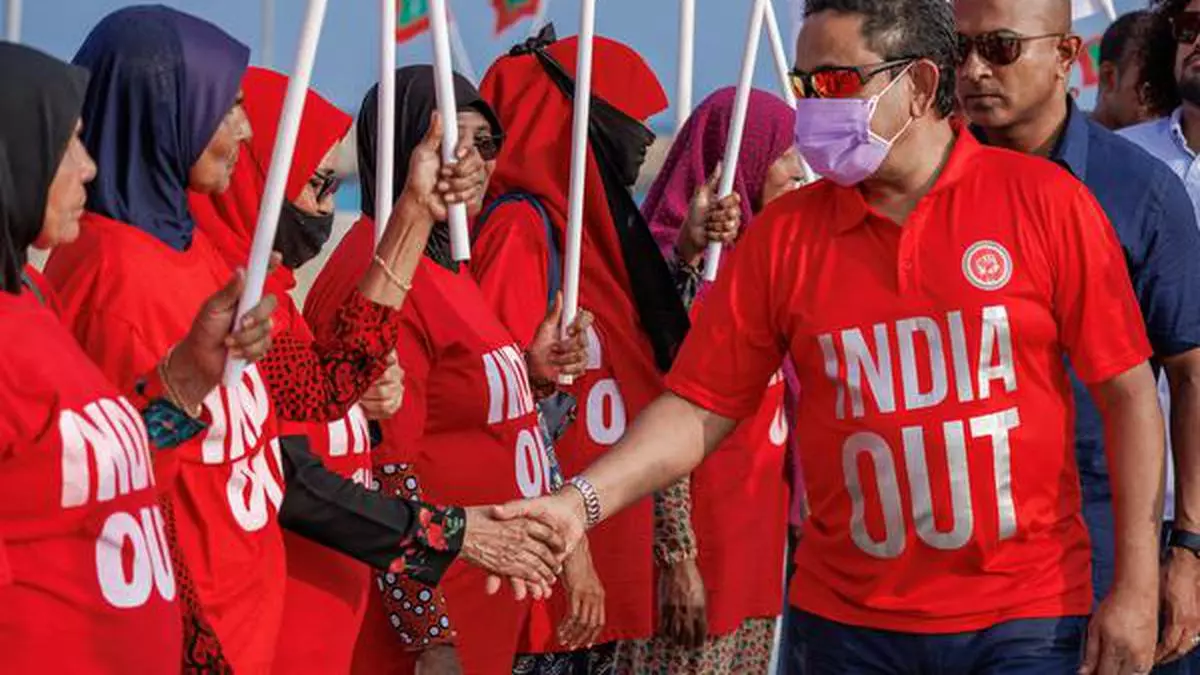 The Maldives Storm warning Frontline