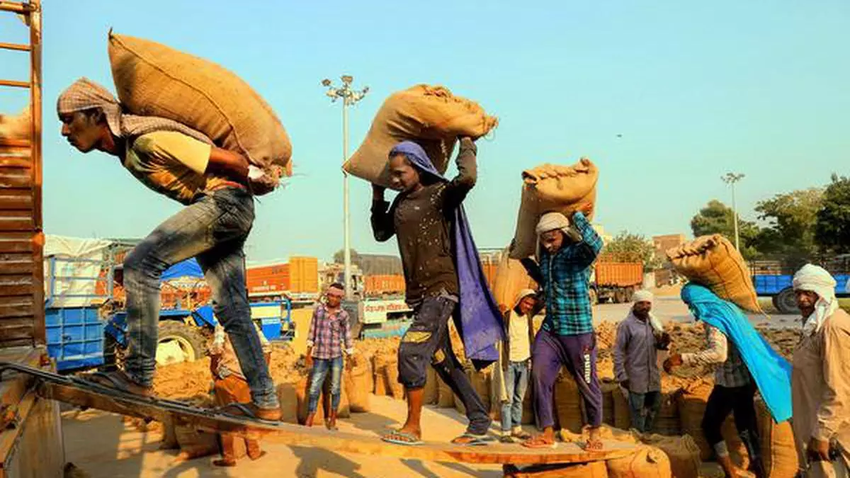 Punjab’s small farmers need access to institutional finance in order to end their dependence on arhatiyas