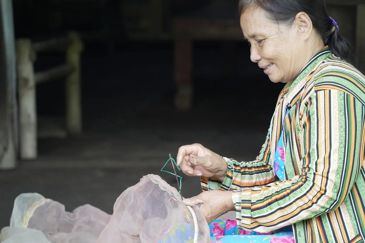 Le Thi Trinh, who lives in a coastal village in Soc Trang province, broke her leg while fetching freshwater for her family during the 2024 drought.