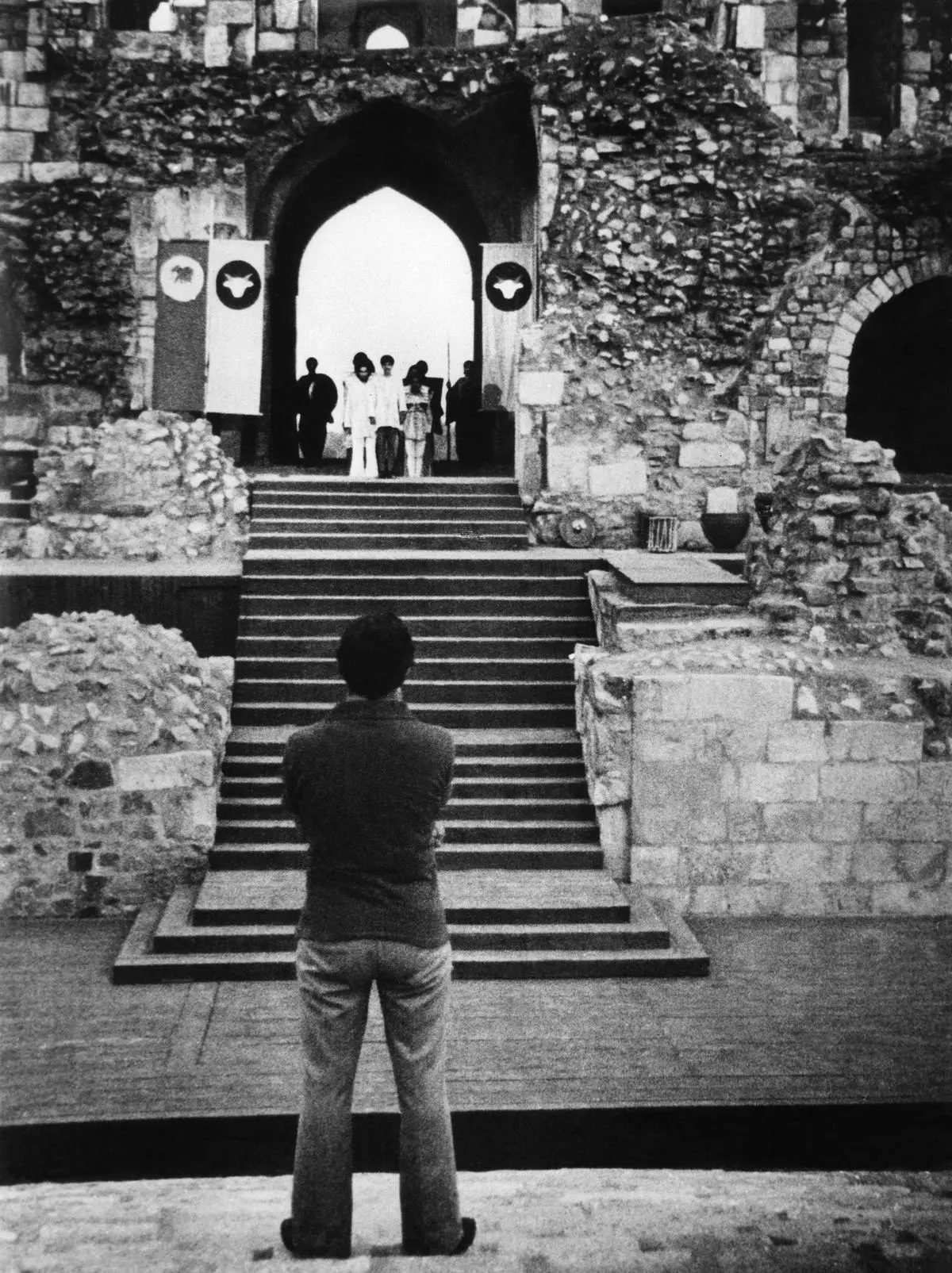Alkazi rehearsing Dharamvir Bharati’s Andha Yug at Purana Qila, New Delhi, in 1974. Alkazi rehearsing Dharamvir Bharati’s Andha Yug at Purana Qila, New Delhi, in 1974.