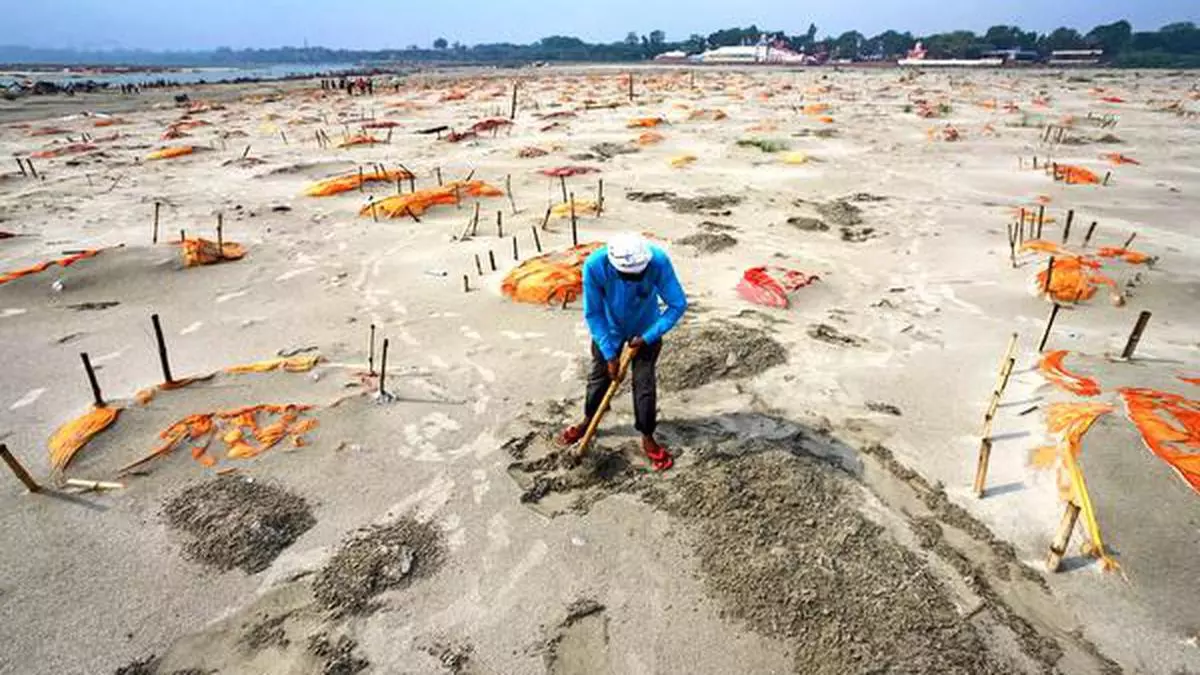 Unearthing the story of the sand burials on the banks of the Ganga