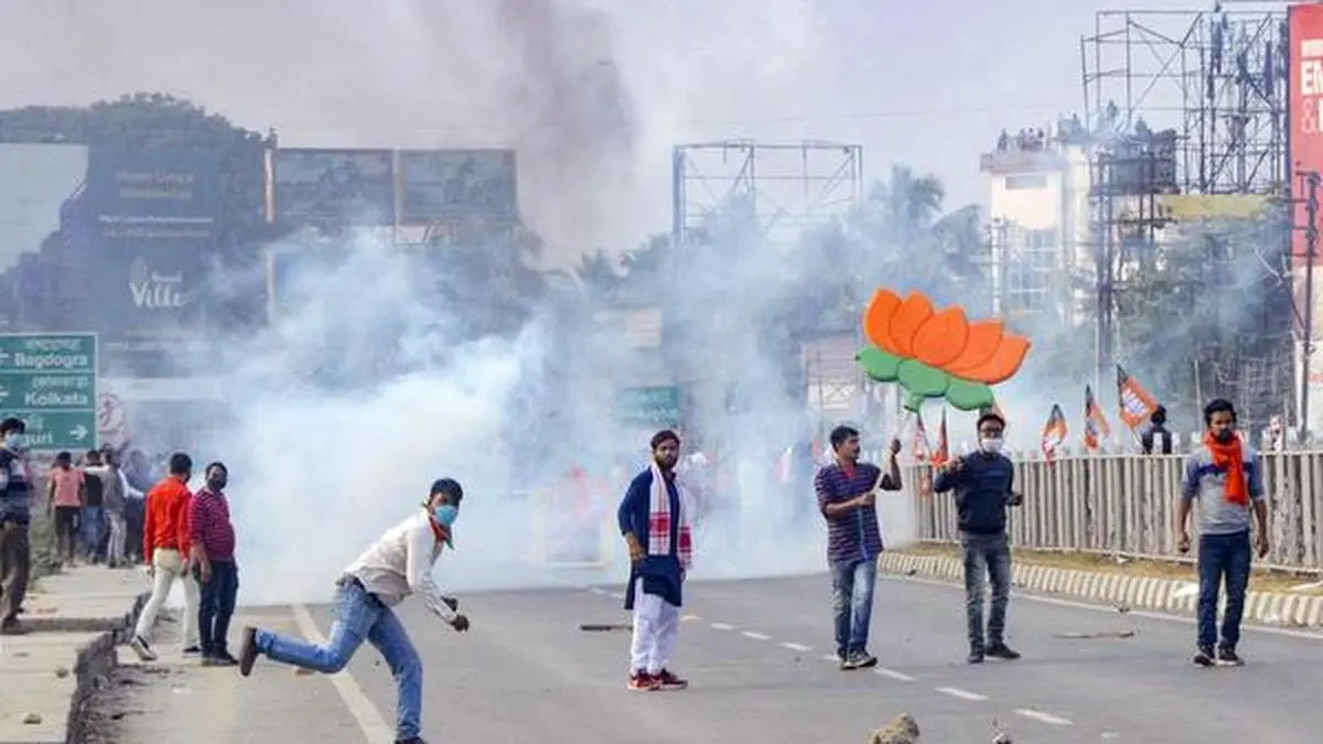 Violence Erupts During Uttarkanya Protest March in Siliguri; Several Police Injured