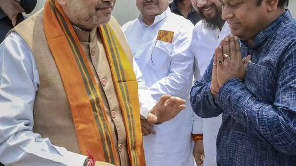 Amit Shah, on a visit to Bengal, promises to implement the CAA after pandemic ends and attacks Mamata Banerjee over law and order in State