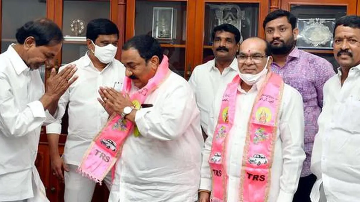 The only two TDP MLAs in Telangana join the TRS Frontline