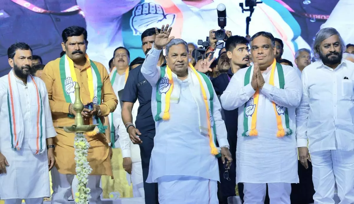 यह विवाद किसानों को वक्फ बोर्ड के नोटिस पर हालिया तनाव और राज्य में मुस्लिम आरक्षण पर पिछली लड़ाइयों की गूंज है, जिसके बाद भाजपा ने मौके का फायदा उठाते हुए कांग्रेस पर 