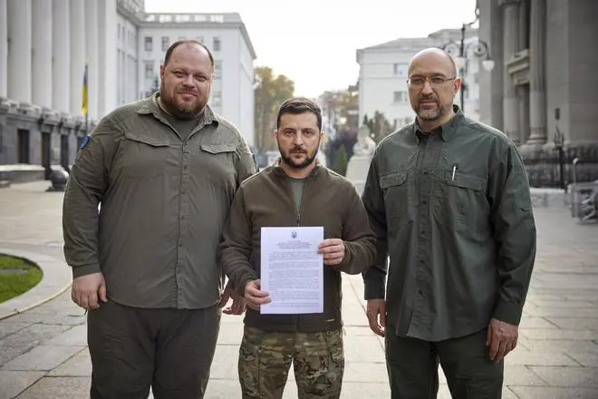 Ukrainian President Volodymyr Zelenskyy (centre) with Prime Minister Denys Shmyhal (right) and the head of Verkhovna Rada (Supreme Council of Ukraine) Ruslan Stefanchuk, holding an application for ‘‘accelerated accession to NATO’‘ in Kyiv, Ukraine, on September 30. Ukrainian President Volodymyr Zelenskyy (centre) with Prime Minister Denys Shmyhal (right) and the head of Verkhovna Rada (Supreme Council of Ukraine) Ruslan Stefanchuk, holding an application for ‘‘accelerated accession to NATO’‘ in Kyiv, Ukraine, on September 30.