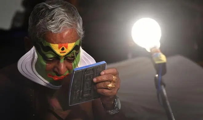 KOCHI, Kerala, 09/02/2019: Expressing a tale Maestro Kalamandalam Gopi, who plays the character of Nala from the Kathakali classic “Nalacharitham”, getting ready to perform 'Moonnaam divasam' (the third day of the play) at TDM Hall in Kochi on February 09, 2019.
PHOTO: Thulasi Kakkat KOCHI, Kerala, 09/02/2019: Expressing a tale Maestro Kalamandalam Gopi, who plays the character of Nala from the Kathakali classic “Nalacharitham”, getting ready to perform 'Moonnaam divasam' (the third day of the play) at TDM Hall in Kochi on February 09, 2019.
PHOTO: Thulasi Kakkat