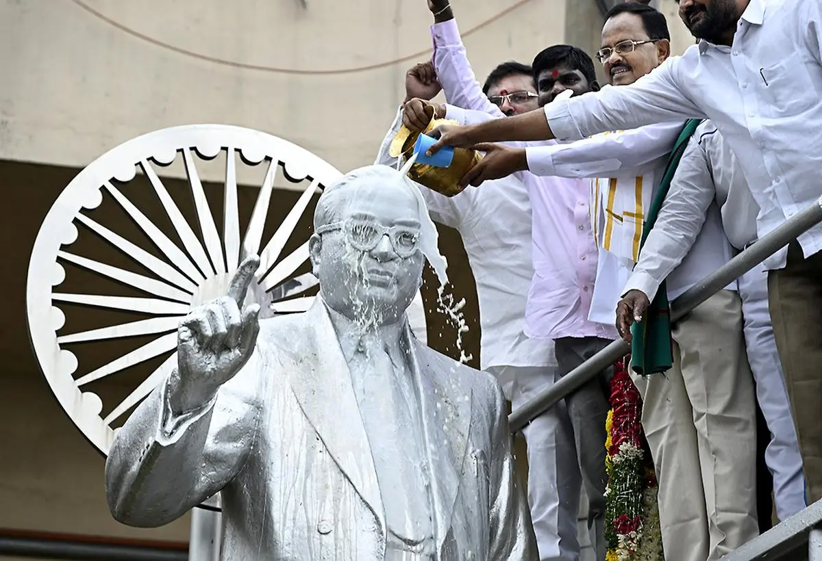 क्यों जाति-आधारित भारत में राजनीतिक प्रेम मायने रखता है