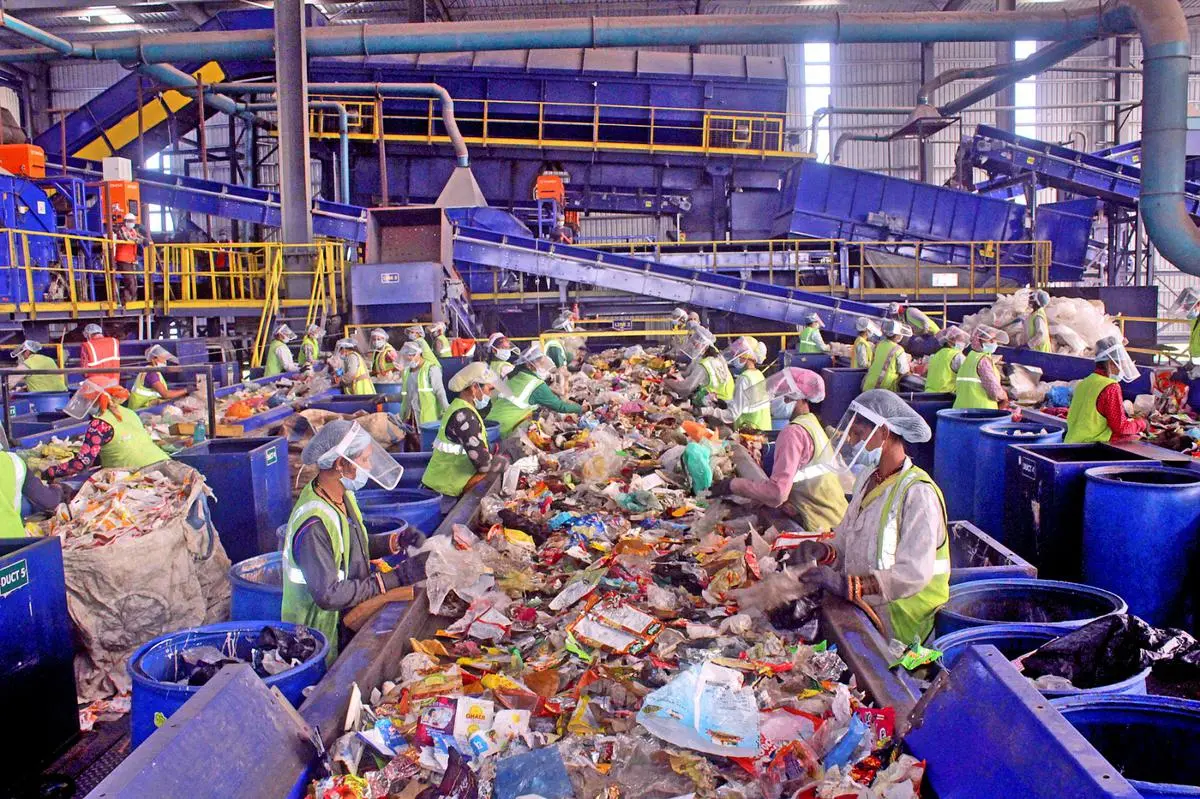 The biggest difference between Indore and other cities is that the wet and dry household waste of every household is sorted by the garbage collectors to extract what can be salvaged. Then the entire garbage is remixed by the garbage collector before it is baled up and dispatched to the waste-to-energy plants. The biggest difference between Indore and other cities is that the wet and dry household waste of every household is sorted by the garbage collectors to extract what can be salvaged. Then the entire garbage is remixed by the garbage collector before it is baled up and dispatched to the waste-to-energy plants.