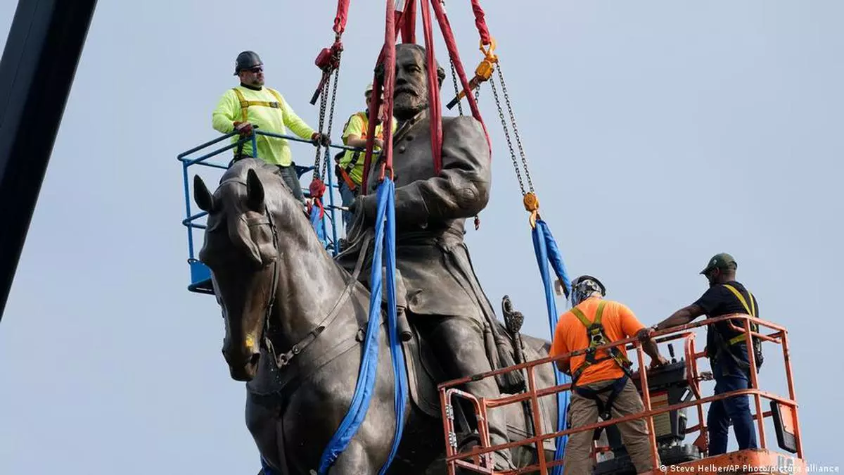 Old Confederate general statue removed in the U.S. - Frontline