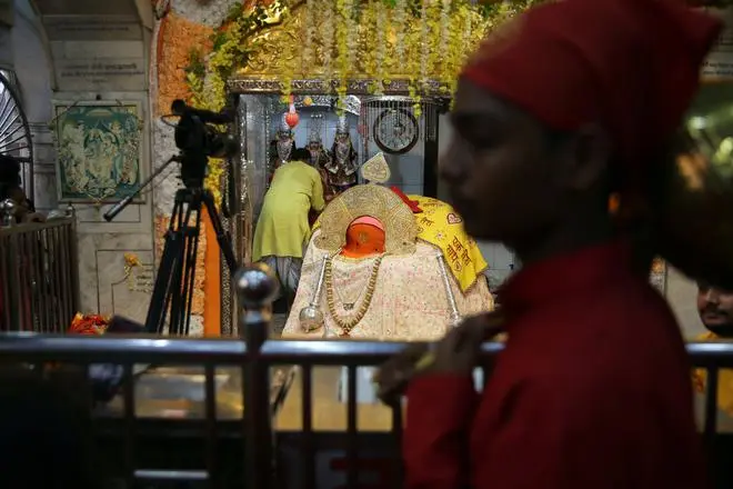 The idol at the Bada Hanuman temple, in a resting position, only one of three places in India where Hanuman can be seen in this position. The idol at the Bada Hanuman temple, in a resting position, only one of three places in India where Hanuman can be seen in this position.