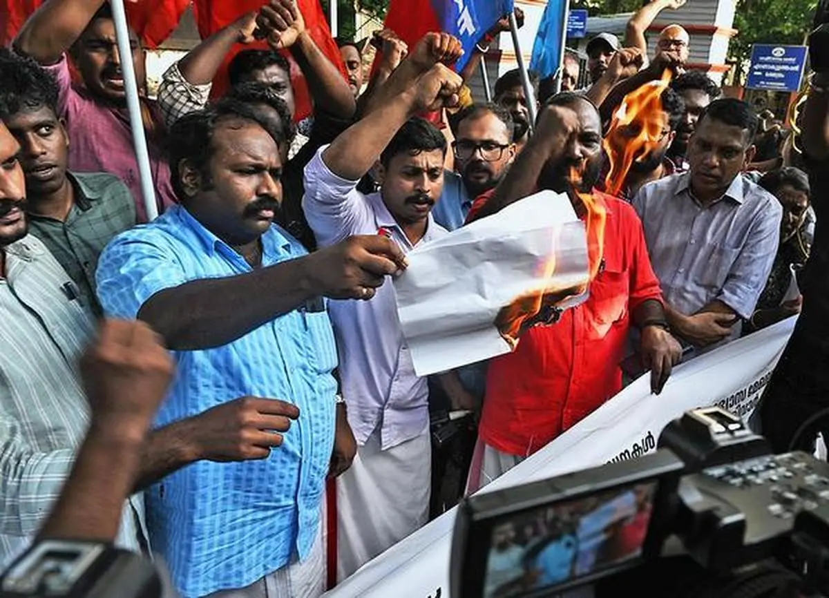 প্রধানমন্ত্রী শ্রী রো কেরালা বামেদের আদর্শগত ত্রুটিগুলি উন্মোচন করেছেন প্রধানমন্ত্রী শ্রী রো কেরালা বামেদের আদর্শগত ত্রুটিগুলি উন্মোচন করেছেন