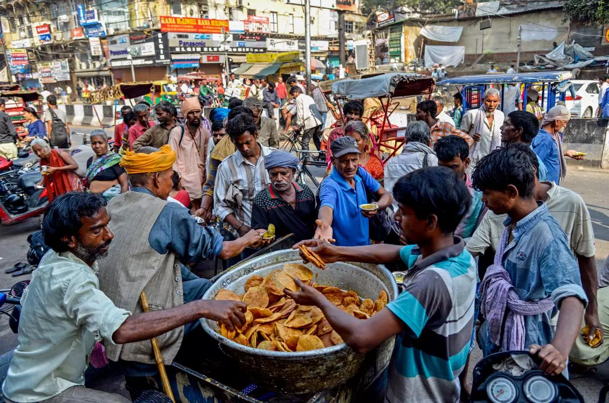 Food being distributed outside a temple in New Delhi’s Chandni Chowk in 2017. 