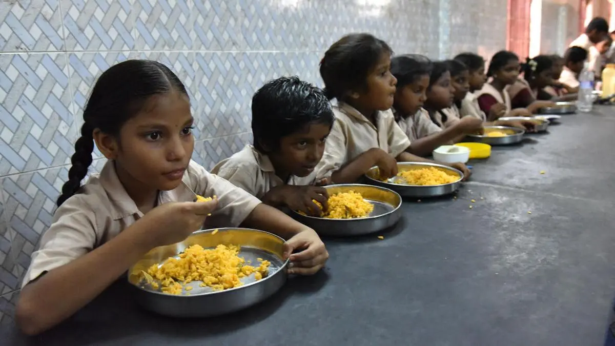 Justice Chandru Committee Proposal to Centralise School Kitchens Stirs up Debate on Caste, Nutrition, and Women’s Employment