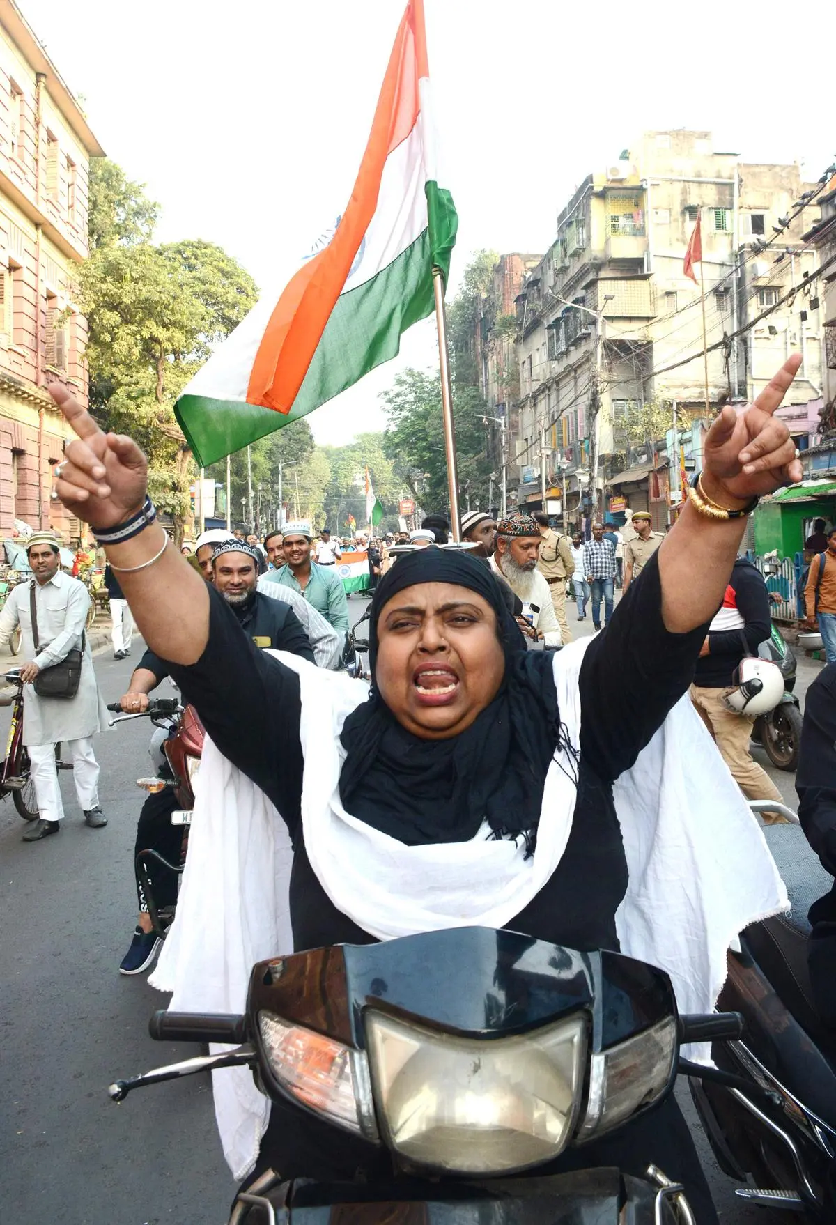 एक महिला 27 दिसंबर, 2024 को कोलकाता में शांति लविंग सिटीजन फोरम द्वारा आयोजित 