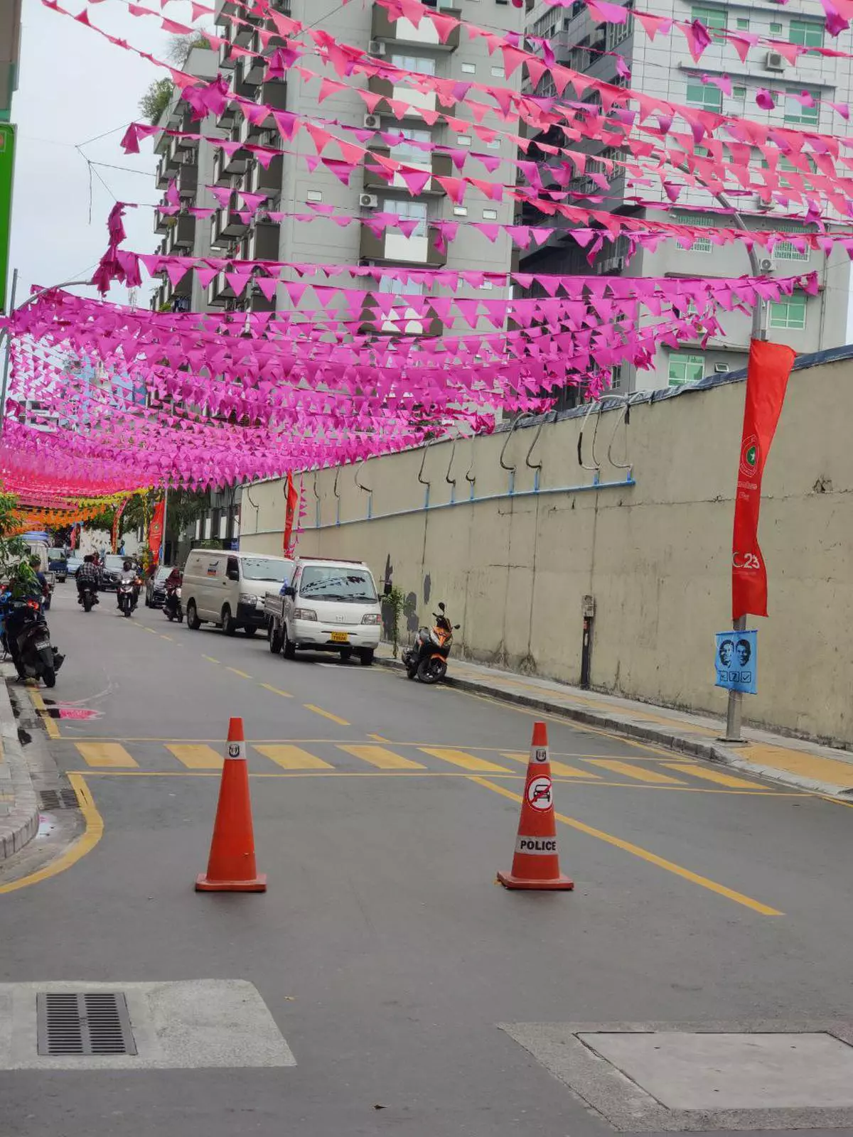 Most streets in the capital island of Malé wear a festive look with colourful streamers, banners, buntings and runners. Pink is the colour of the PPM.