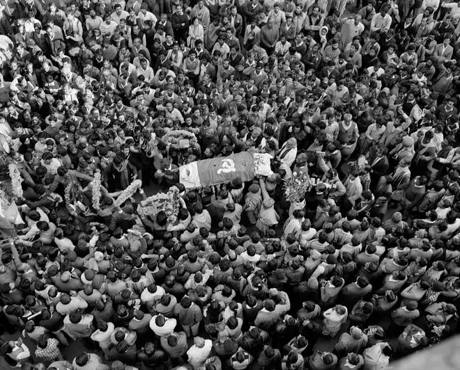 This top shot by Ram Rahman of the crowds at Safdar Hashmi’s funeral in 1989 reminds the viewer of the charisma of the young and vibrant idealist. This top shot by Ram Rahman of the crowds at Safdar Hashmi’s funeral in 1989 reminds the viewer of the charisma of the young and vibrant idealist.