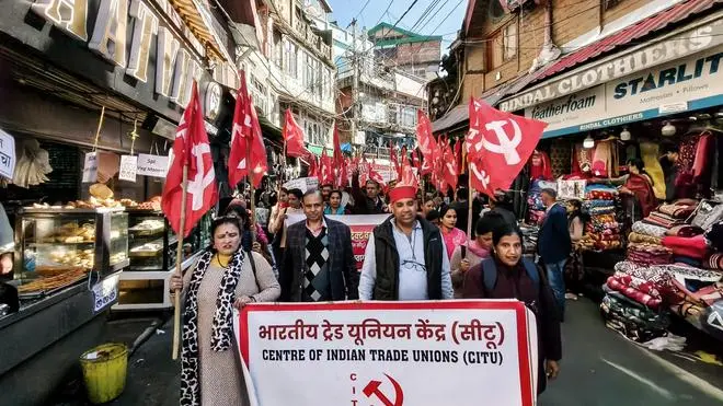 মোদি সরকারের নতুন শ্রম কোড আইন কি কারখানার শ্রমিকদের ক্ষমতা দিয়েছে? এসব অধিকারের জন্য রাস্তায় নেমে আসে শ্রমিকরা