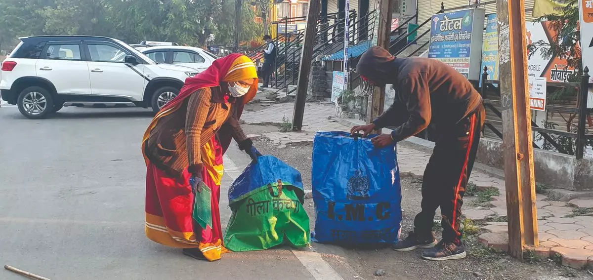 Indore’s 19 administrative zones have been entrusted to four NGOs and presently some 600 volunteers cover specific beats, on foot. Indore’s 19 administrative zones have been entrusted to four NGOs and presently some 600 volunteers cover specific beats, on foot.