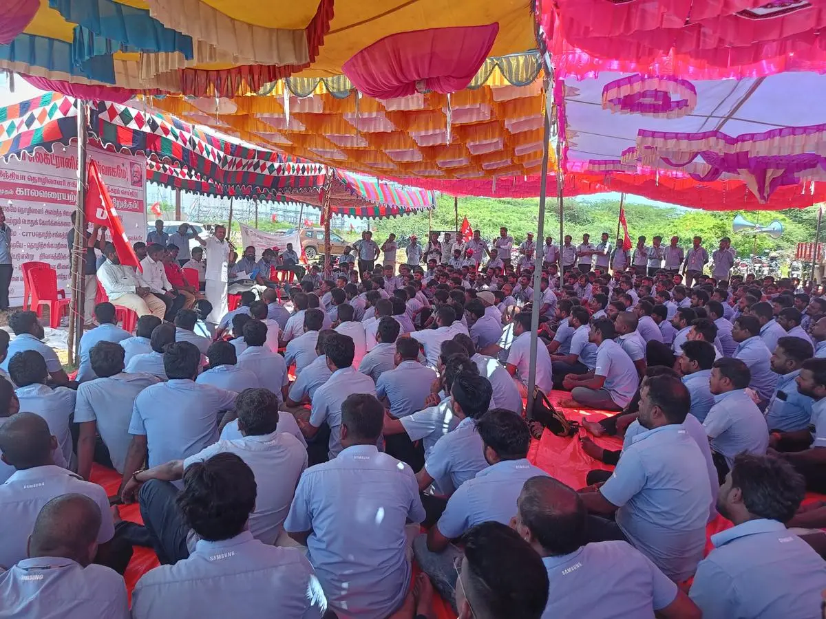 E. Muthukumar, president, of Samsung India Workers’ Union addressing the workers on September 17.