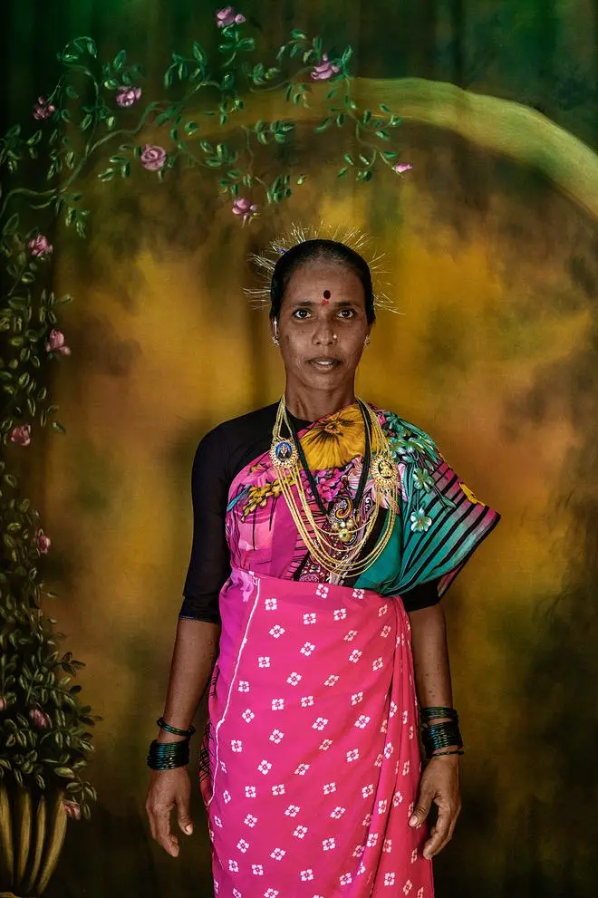 JAGDISH PHOTO STUDIO
Manori, Maharashtra, 2015
Pigment print
Edition of 10, 2 sizes available:
24 x 16 in and 36 x 24 in JAGDISH PHOTO STUDIO
Manori, Maharashtra, 2015
Pigment print
Edition of 10, 2 sizes available:
24 x 16 in and 36 x 24 in