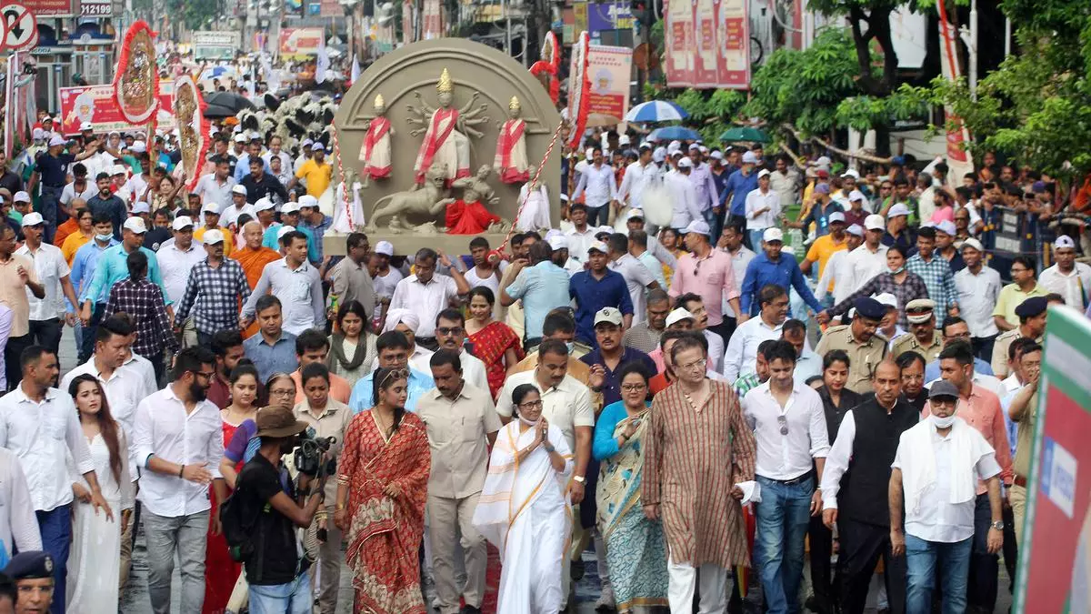 Mamata’s bonanza for Durga Puja organisers