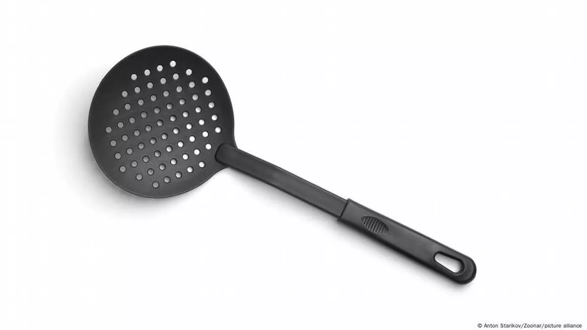 Potential Cancer-Causing Chemicals Found in Black Spatulas and Takeaway Containers: Time to Throw Them Out?