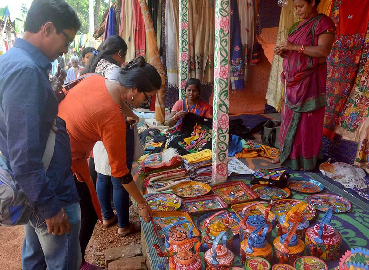 Patuas of West Bengal sustain their art of storytelling through scrolls ...