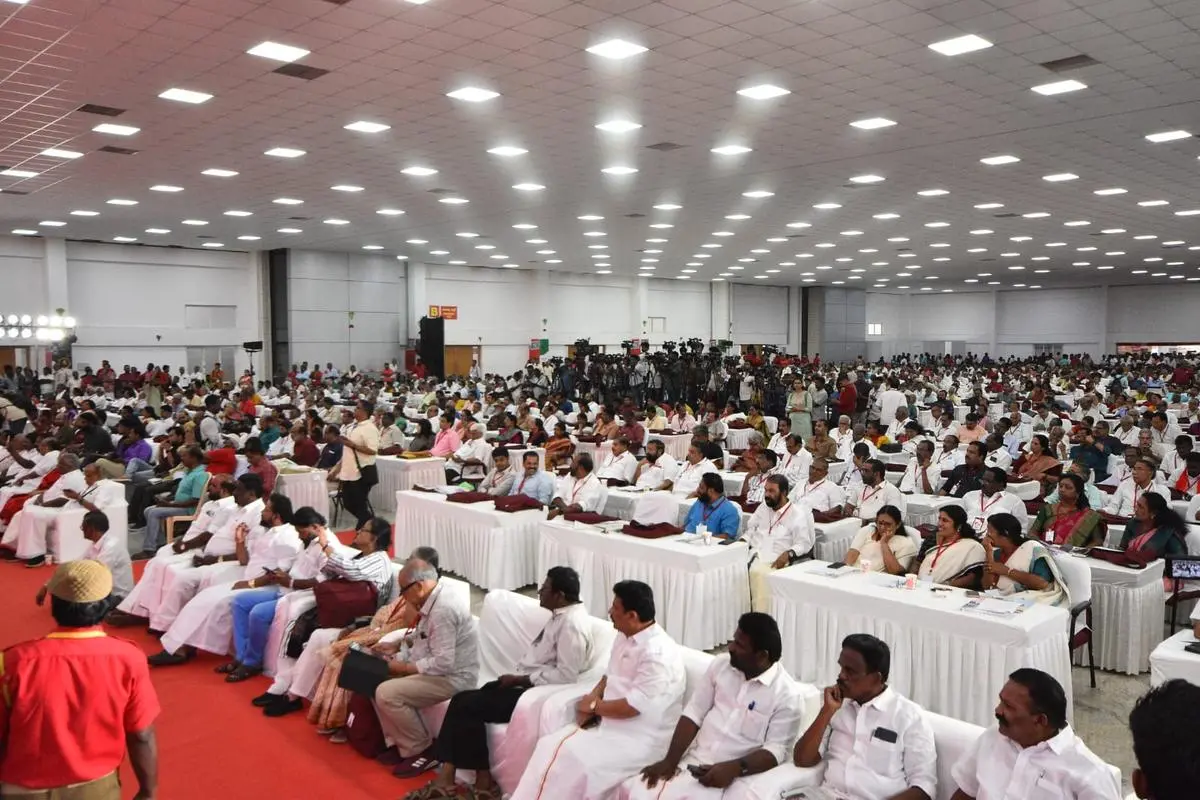 24 वीं ऑल इंडिया पार्टी कांग्रेस में प्रतिनिधियों का एक वर्ग। 