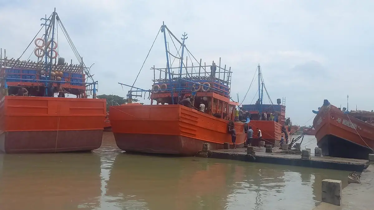 Fishing ban in West Bengal leaves fishers in the lurch