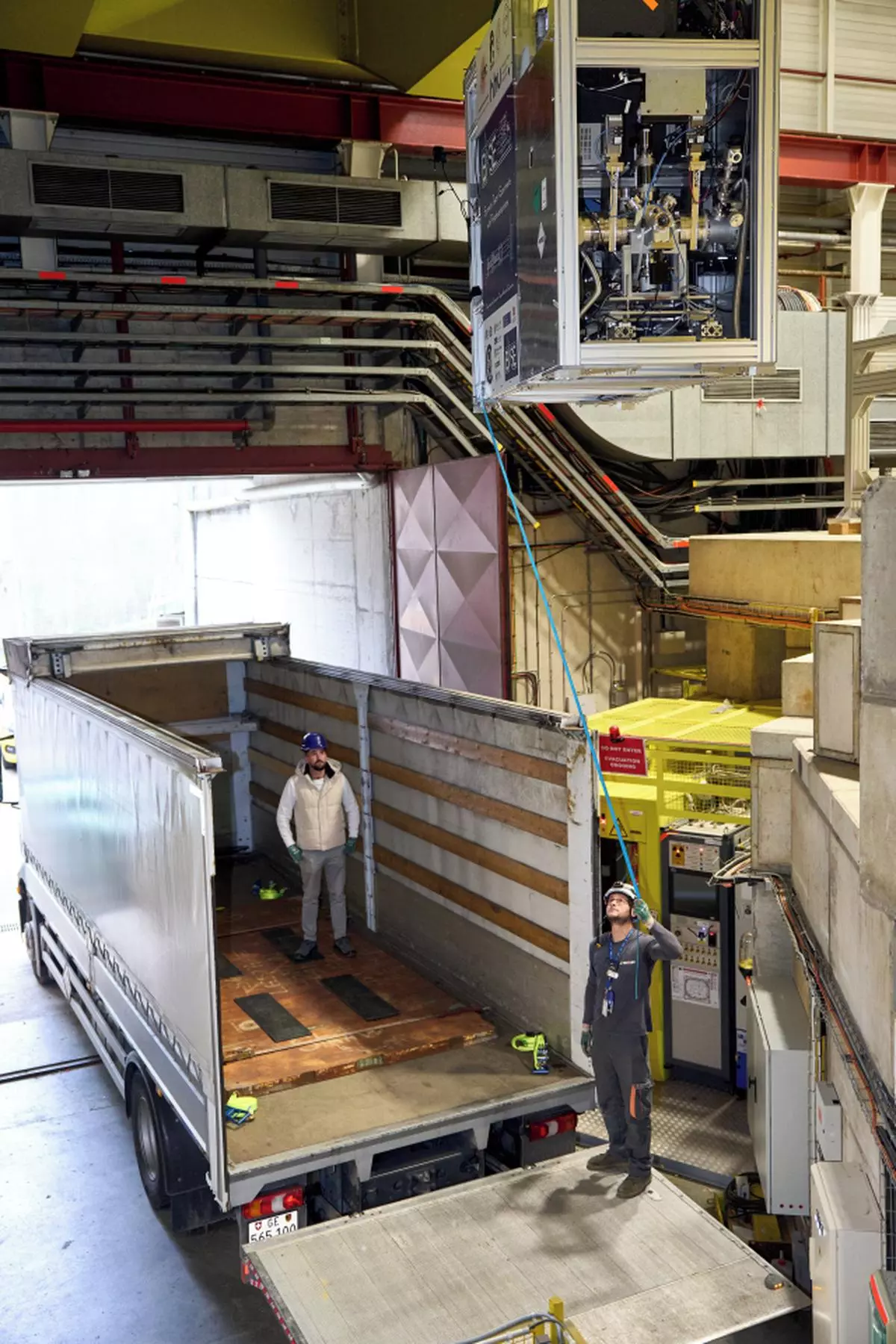 BASE-STEP rehearsal for antimatter transport: The transportable trap being carefully loaded onto the truck before a road trip across CERN’s main site.