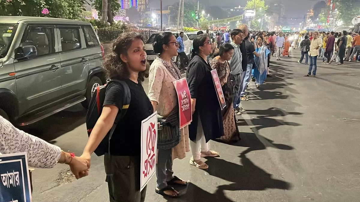 Protesters at the “Droher Carnival” in Esplanade, Kolkata, on October 15, 2024. 