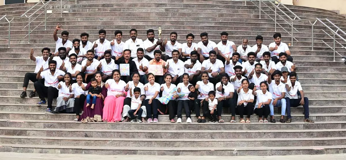 The volunteers of Vyasai Thozhargal