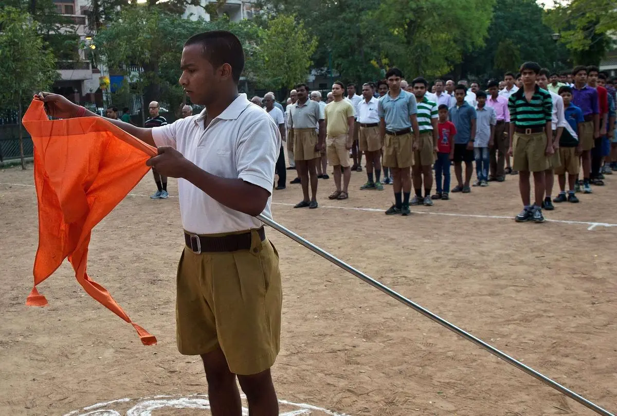 18 मई 2014 को नई दिल्ली में एक शख में भाग लेने वाले आरएसएस के स्वयंसेवक। 