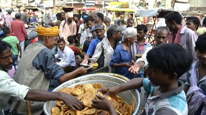 free food distribution to the daily workers and poor people by aapke saath foundation team