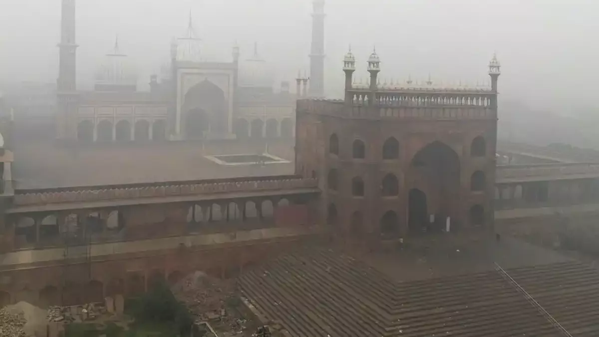 Delhi Air Pollution: Schools Closures and Health Warnings as AQI Reaches Hazardous Levels