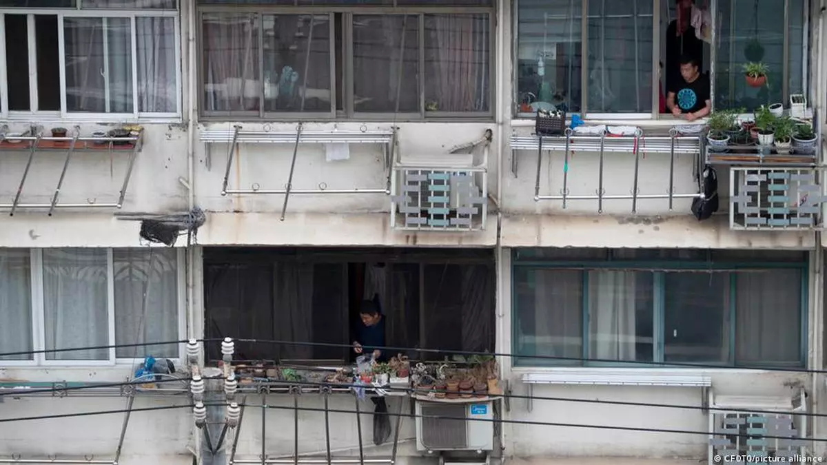 COVID: Shanghai residents put life during lockdown on display