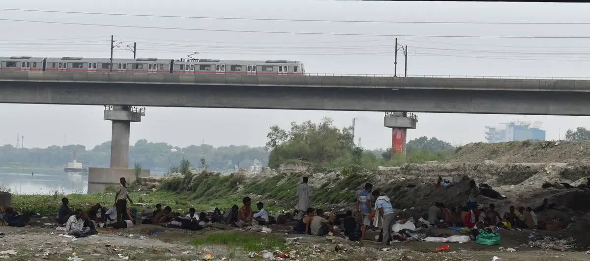 A huge population of marginalised communities lives on the banks of Yamuna without a roof over their heads. 