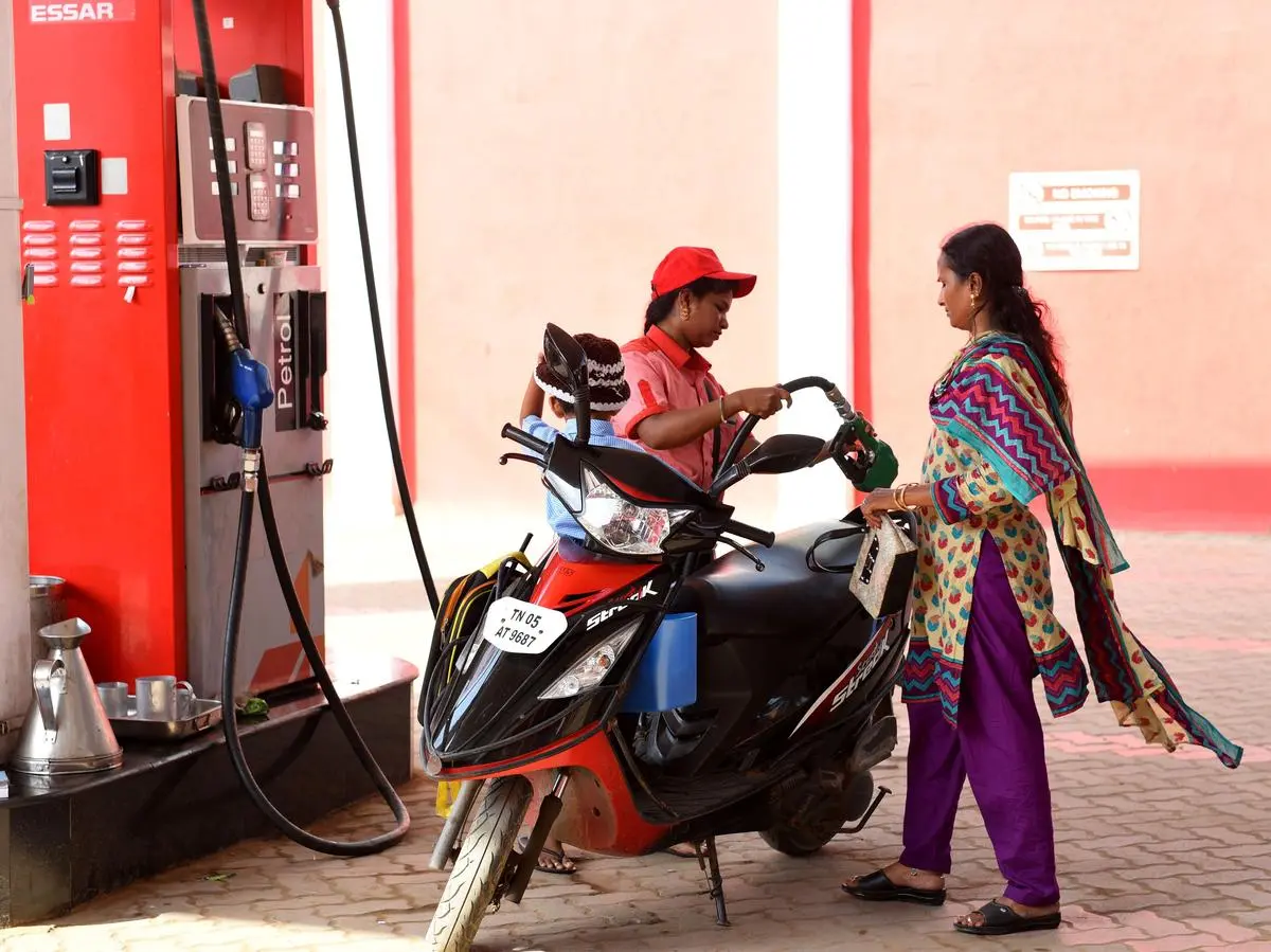 পশ্চিমা নিষেধাজ্ঞার মধ্যে ভারত রাশিয়ার তেল সম্পর্কের পুনর্মূল্যায়ন করেছে