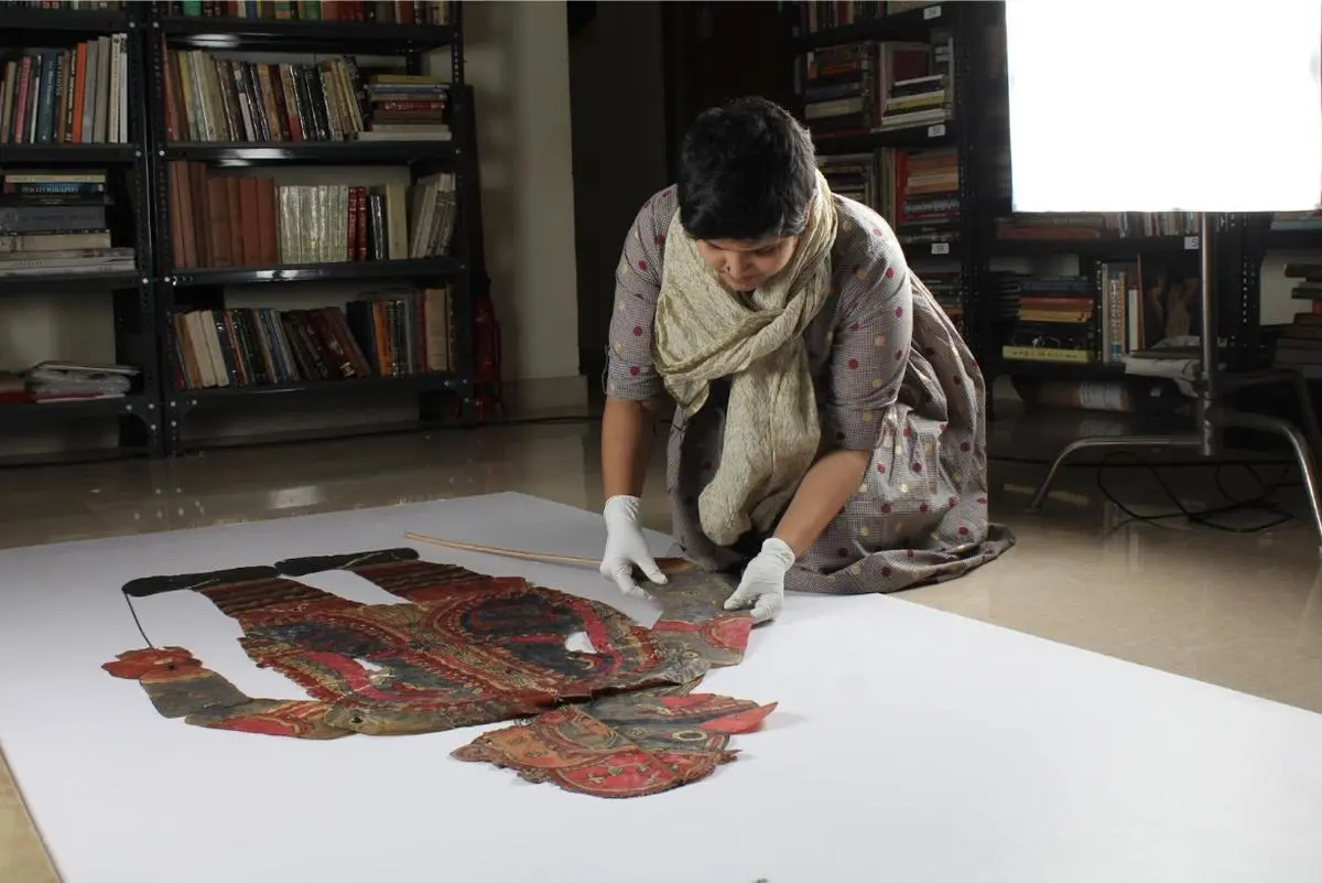 Photo documentation at the Sarmaya Archive. 