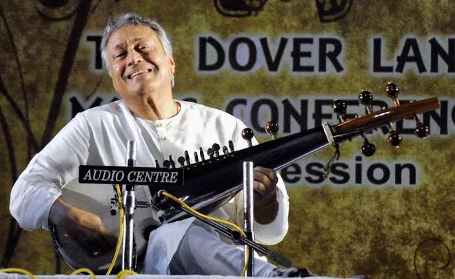 Sarod maestro Amjad Ali Khan performs at Dover Lane Music Conference in Nazrul Manch in 2011.