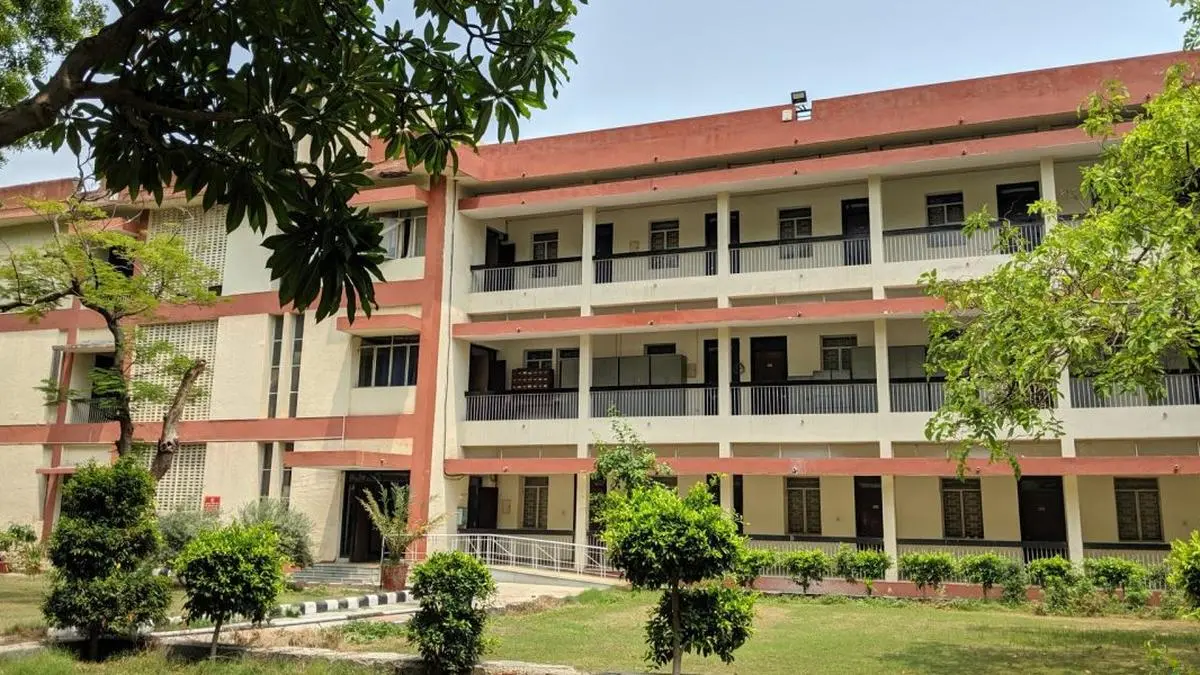 দিল্লি স্কুল অফ ইকোনমিক্স ছয় দশকের পুরনো সমাজবিজ্ঞান সেমিনার বন্ধ করে দিয়েছে: একাডেমিক স্বাধীনতা নতুন প্রশাসনিক বাধার সম্মুখীন হয়েছে