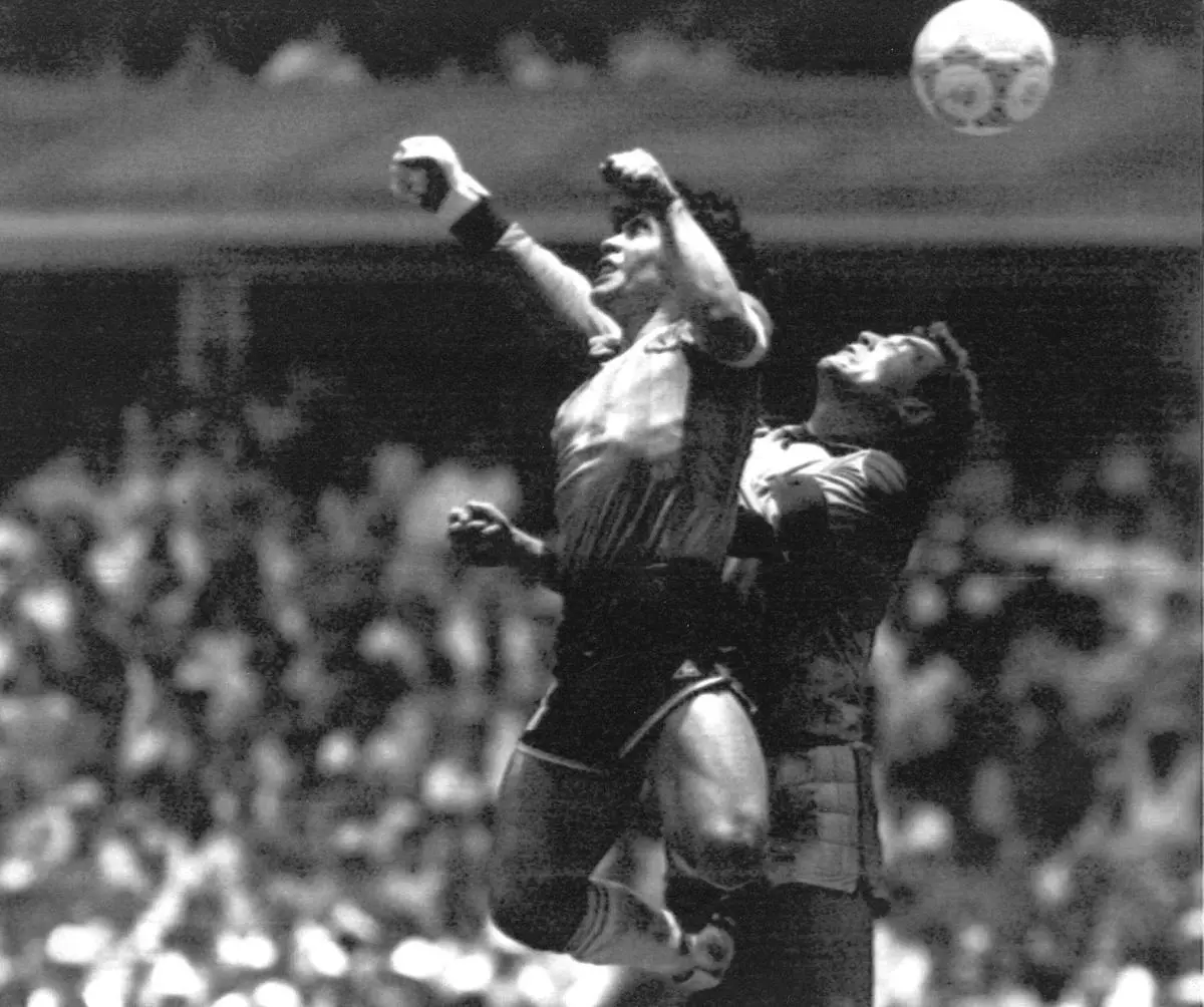 Diego Maradona's 1986 World Cup final shirt returned to Argentina by German  opponent Lothar Matthaus, World News