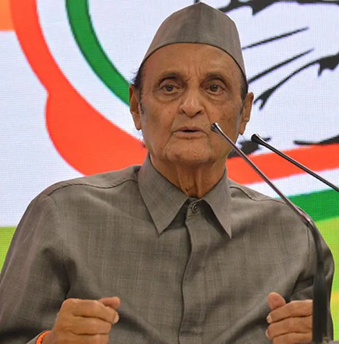 The Congress leader Karan Singh. Tharoor: “...many of us in the party, people like Dr Karan Singh and myself... have spoken with some passion and conviction about Hinduism in ways that others should not find threatening.” The Congress leader Karan Singh. Tharoor: “...many of us in the party, people like Dr Karan Singh and myself... have spoken with some passion and conviction about Hinduism in ways that others should not find threatening.”