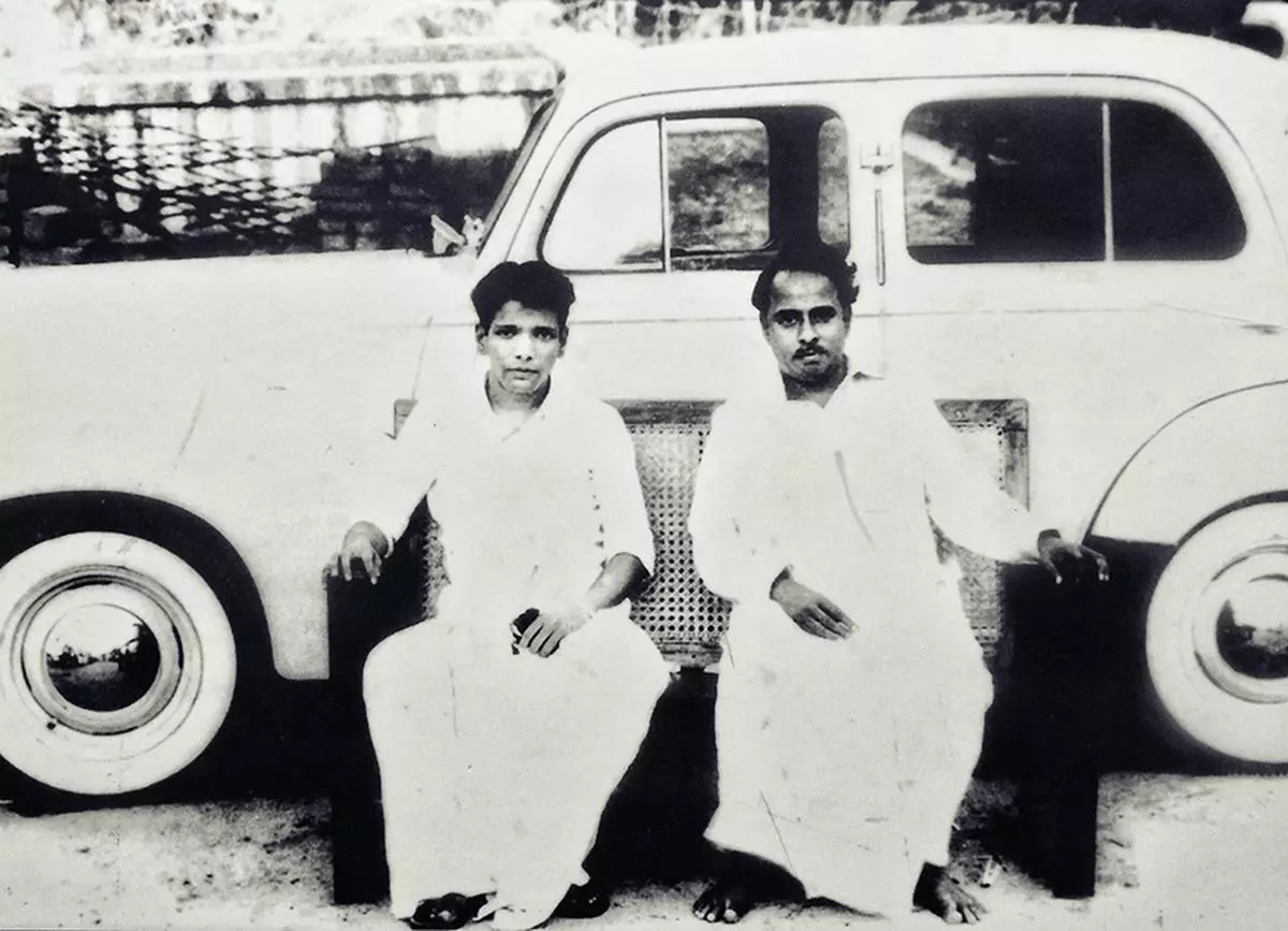 After breaking away from the Dravidar Kazhagam in 1949 on the question of electoral politics, C.N. Annadurai and Karunanidhi (left) pursued their political careers through the DMK. A photograph from Kalaignar Karuvoolam. 