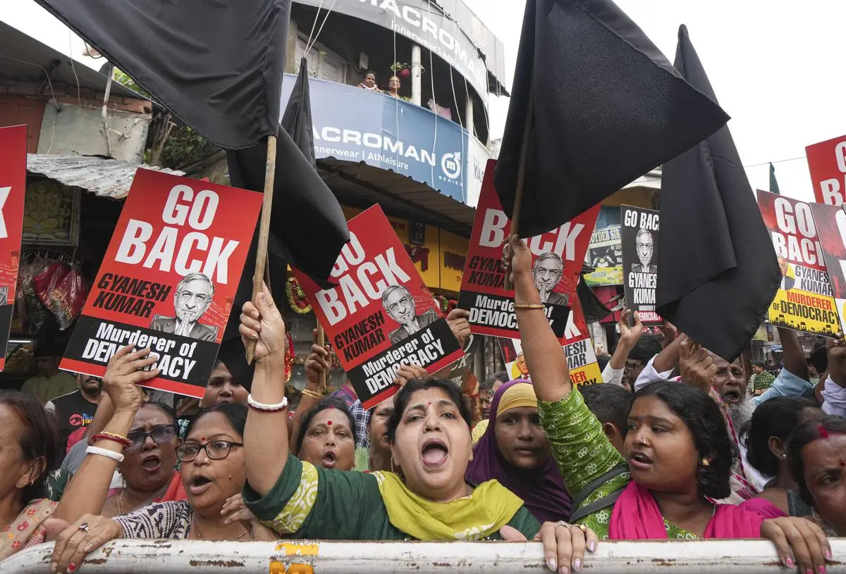 भारत के सीईसी के खिलाफ पहला महाभियोग नोटिस 2026 की राजनीति को हिला देता है